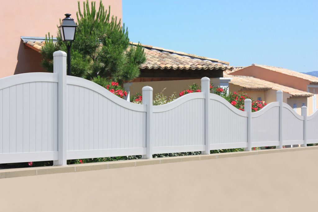 clôture de jardin en PVC